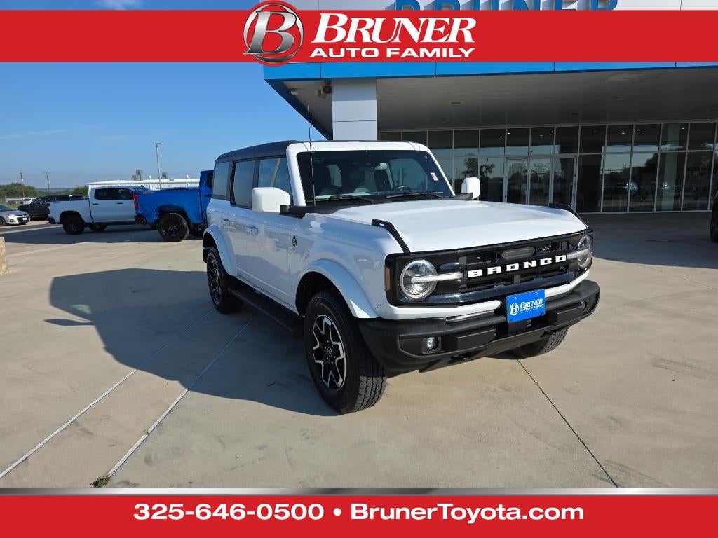 2024 Ford Bronco Outer Banks in White — front three-quarter view