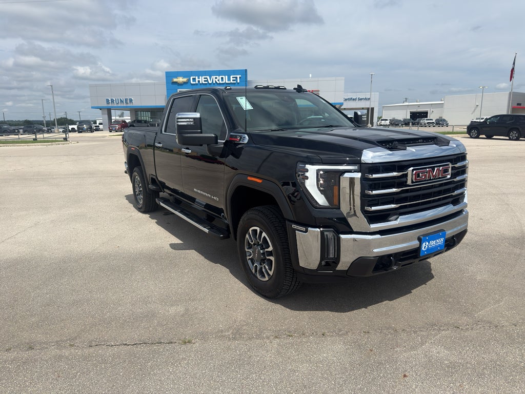 2026 GMC Sierra 2500 HD SLT in Onyx Black — front three-quarter view
