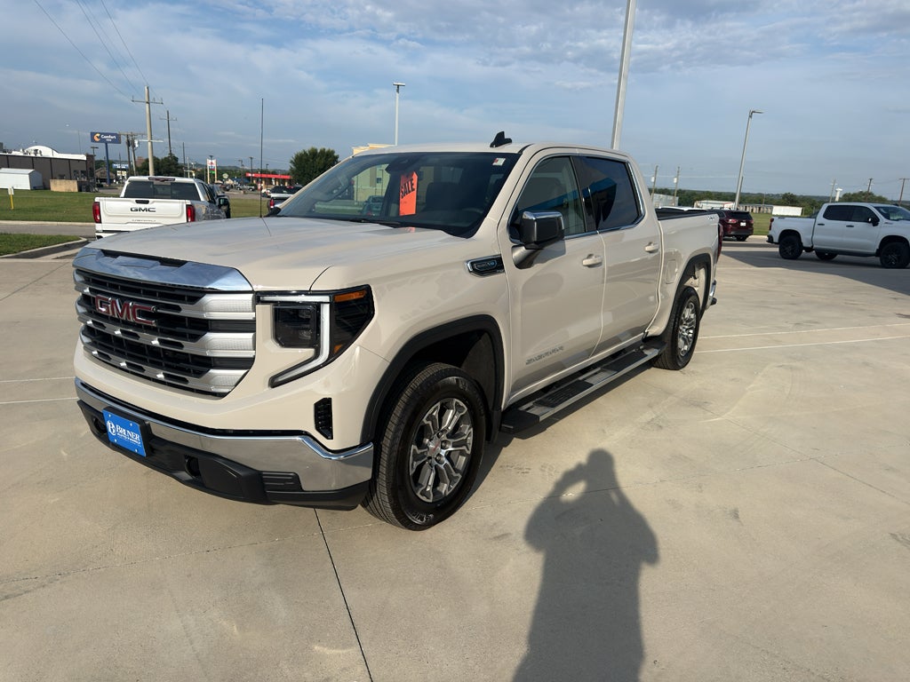 2026 GMC Sierra 1500 SLE in Coastal Dune — front three-quarter view