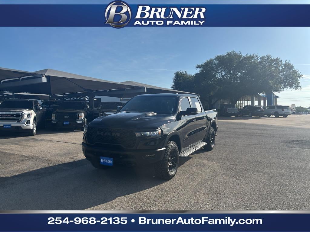 2025 RAM 1500 Rebel Crew Cab 4x4 5'7' Box in Diamond Black Crystal Pearlcoat — front three-quarter view